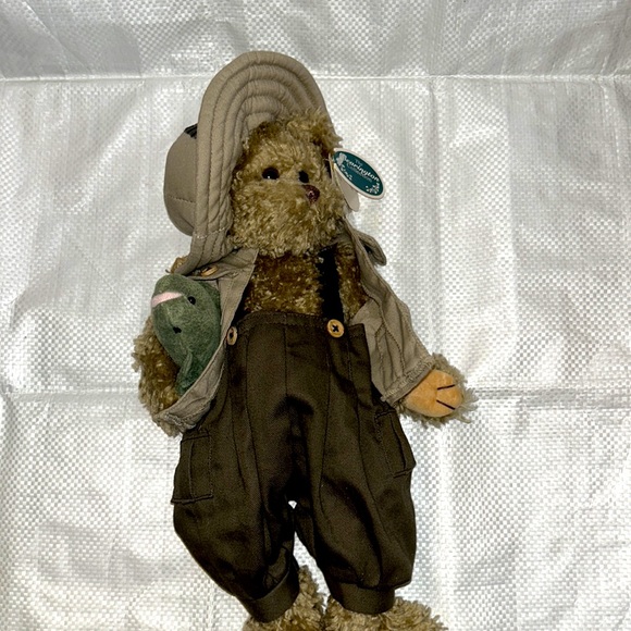 The bearington collection fishing bear - Picture 2 of 4